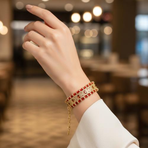 اسواره ذهبية مزينة بالزيركون مطلية بالذهب تخطف الأ...