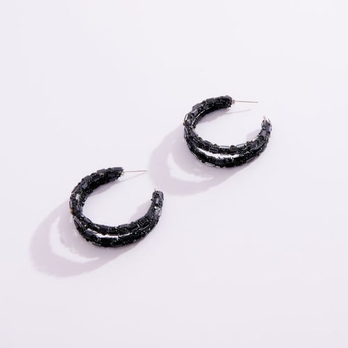 أقراط دائرية مرصعة بالكريستال