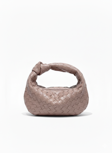 شنطة جلد بني فاخرة بتصميم مضفر أنيق