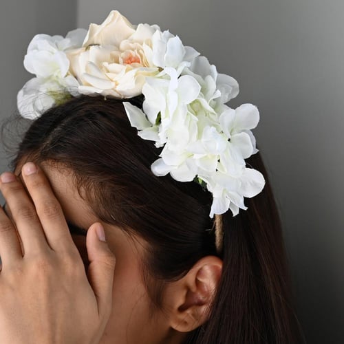 طوق ورود فخم بتصميم جذاب لون أبيض