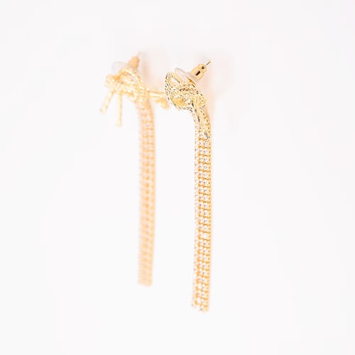 حلق كرستال طويل بحلقه معقوده من البارو