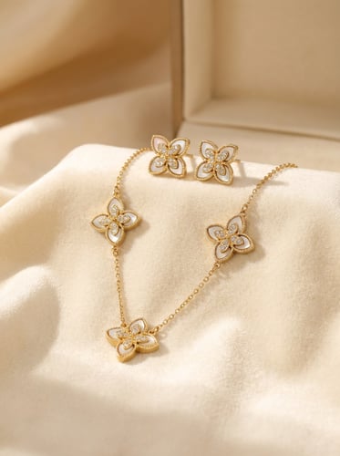 طقم ذهبي بتصميم وردة ناعم