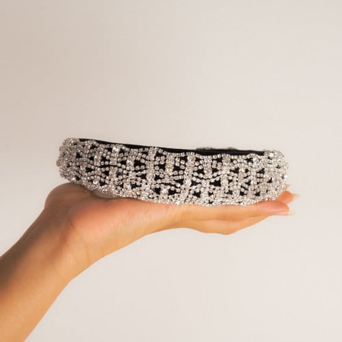 طوق قطيفة وكريستالات هاند ميد