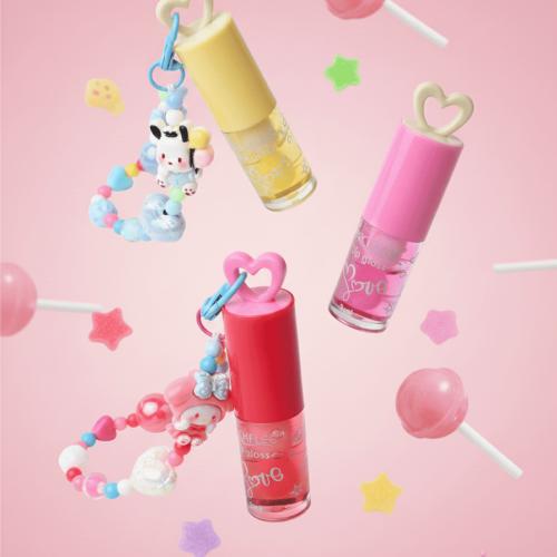 ملمع شفاه مزين بتعليقة