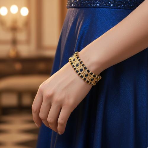 اسواره مطلية بالذهب بتفاصيل زرقاء