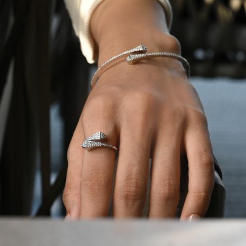 خاتم وسواره ألماس بتصميم عصري أنيق وجذاب