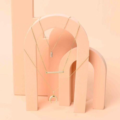 3 قطع طقم (سلاسل )بتعليقات مختلفة مرصع بزركون