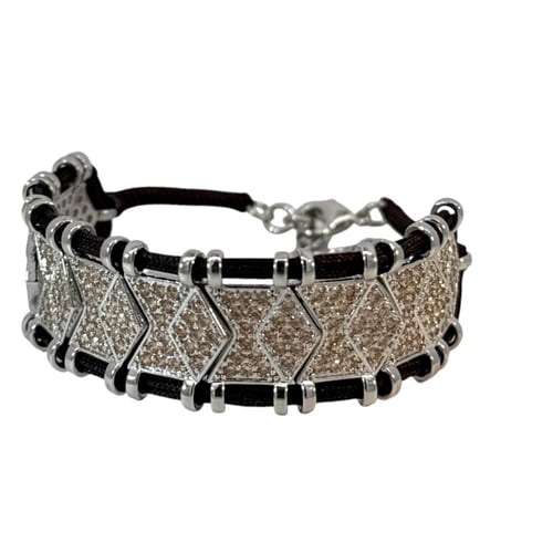 اسوارة فضية ناعمة بزيركون بني بتصميم أنيق