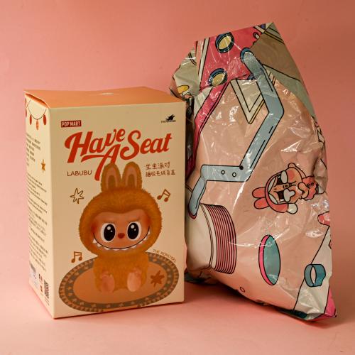 لابوبو فروي لطيف داخل علبة مفاجآت مميزة