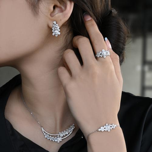 طقم زركون أنيق بتصميم زهور لامع