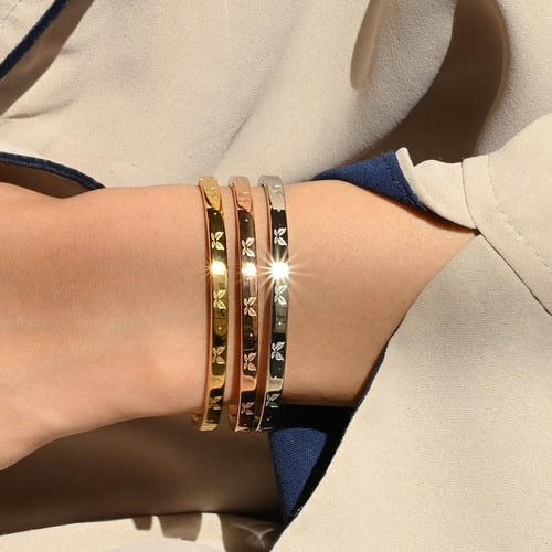 أساور أنيقة بتصميم فراشات