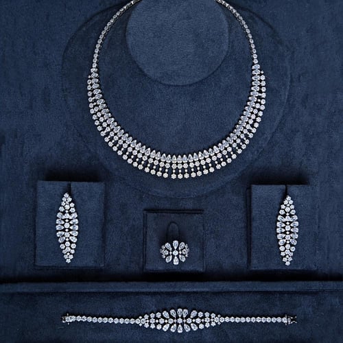 طقم زركون عصري بتصميم أنيق ولمعة فاخرة