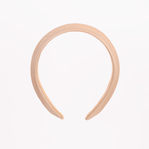 أطواق جلد بألوان مختلفة