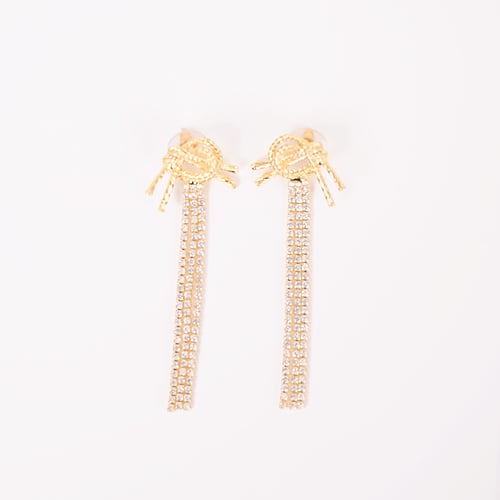 حلق كرستال طويل بحلقه معقوده من البارو