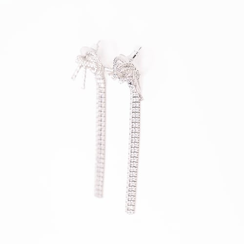 حلق كرستال طويل بحلقه معقوده من البارو