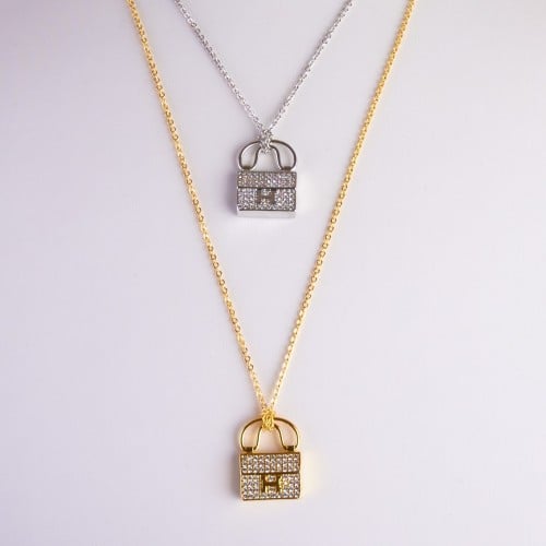 سلسال عصري مرصّع بالزركون على شكل حقيبة