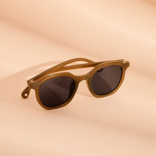 نظارة شمسية نسائية انيقة بإطار شبه دائري