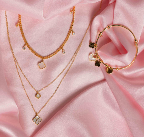 طقم عصري ( سلسال دورين بتعليقة وردة,اسورة ناعمة ور...