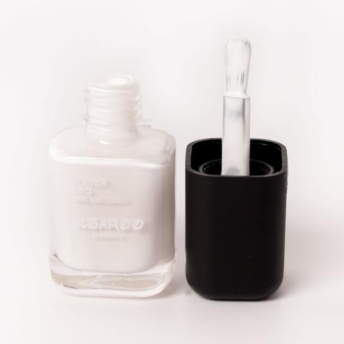 مناكير البارو أبيض