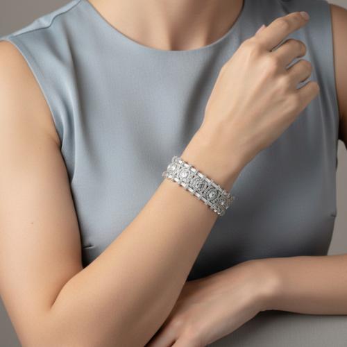 اسواره فضية بلمع الزيركون الأبيض أنيقة وعصري