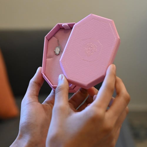 بوكس هدايا ألبارو وردي أنيقة بربطة فاخرة