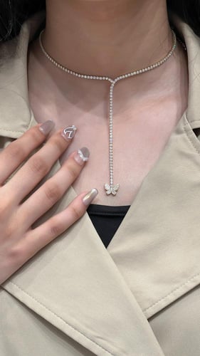 همسة الفراشة: أقراط، قلادة، أساور، وخواتم بتفاصيل...