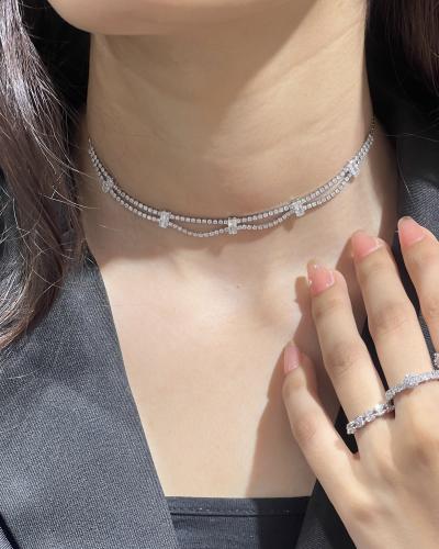 تشوكر فضي مرصع بزيركون بتصميم أنيق