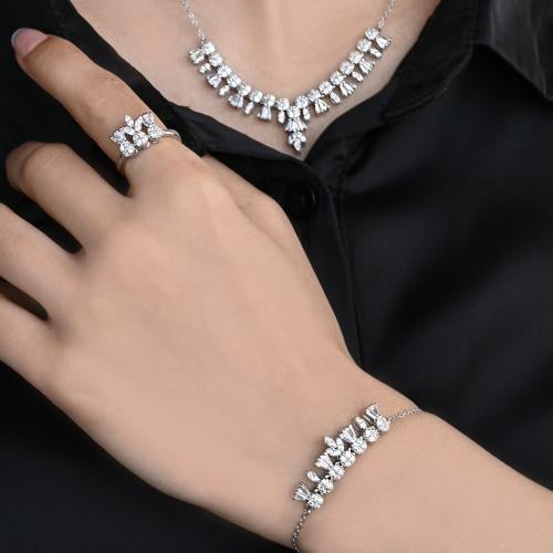 طقم أنيق ( حلقان , سلسال ,سواره و خاتم ) مرصع بزرك...