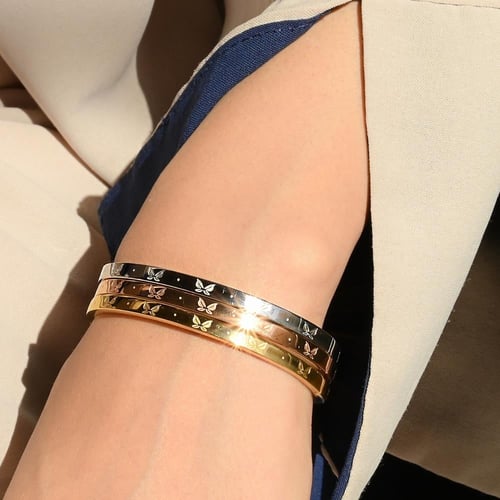 أساور أنيقة بتصميم فراشات