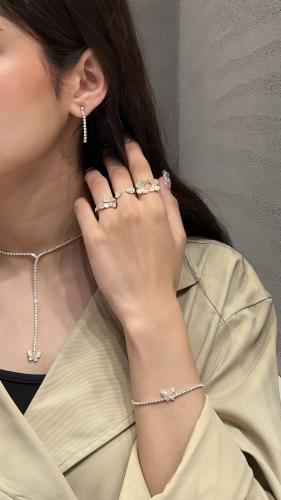 همسة الفراشة: أقراط، قلادة، أساور، وخواتم بتفاصيل...