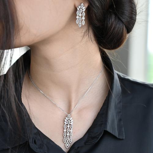 طقم أنيق بتصميم متدلي مرصع بزركون