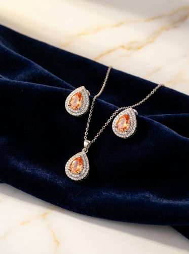 طقم ناعم مرصع بأحجار الزركون اللامع