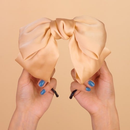 طوق فيونكة قماشي لون بيج