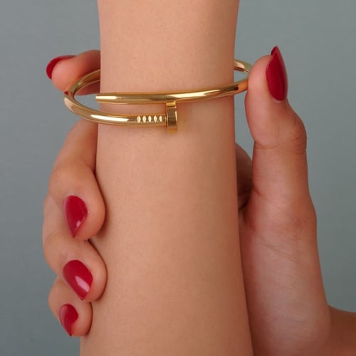 إسورة فاخرة هاي براند بشكل مسمار