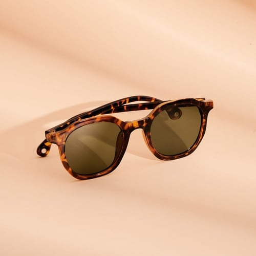 نظارة شمسية نسائية انيقة بإطار شبه دائري