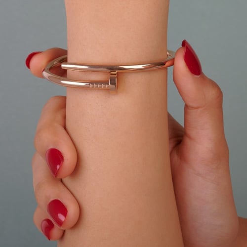 إسورة فاخرة هاي براند بشكل مسمار