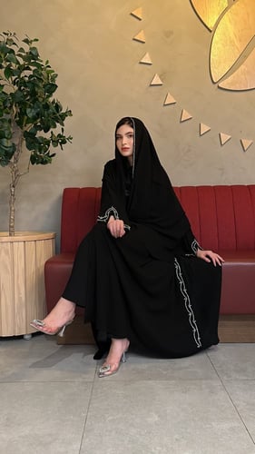 عبايه شك وكسرات من الخلف