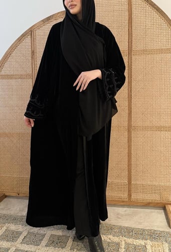 عبايه بكريستال اسود