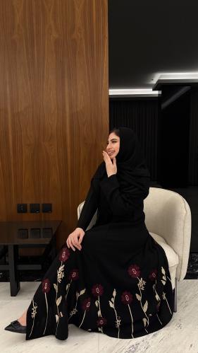 عبايه تطريز ورد عنابي