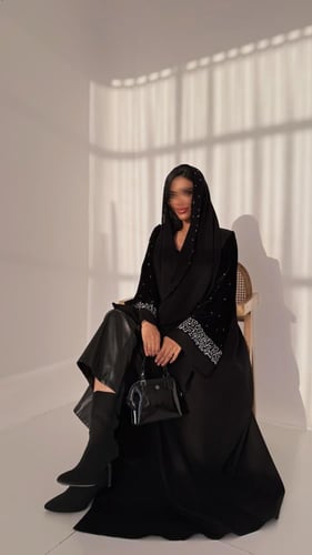 اكمام مخمل مع فصوص ولولو