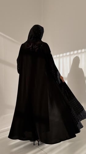 عبايه فصوص منثور