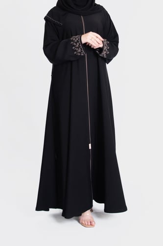 عباية بتطريز ناعم على الاكمام