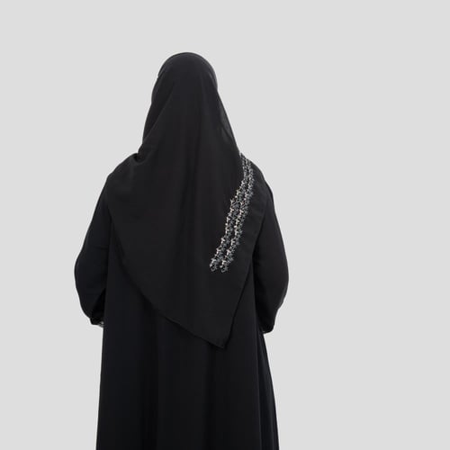 عباية من الكريب مطرزة