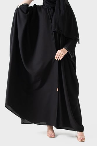 عباية بشت لف من الكريب مطرزة على الأكمام