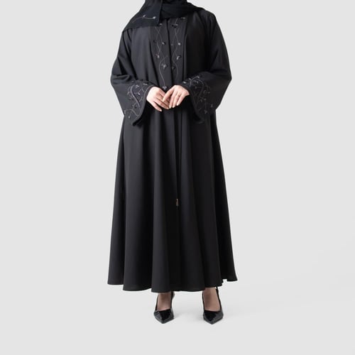 عباية لف مطرزة – أناقة في كل تفاصيلها