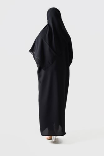 عباية بشت من قماش الكريب مطرزة