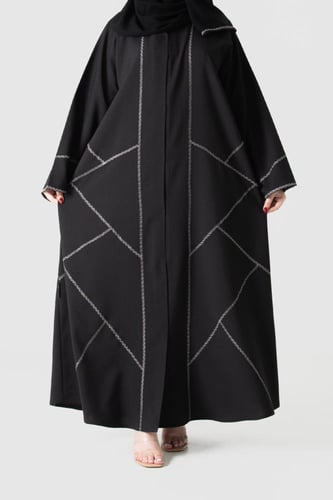 عباية من قماش الكريب مطرزة