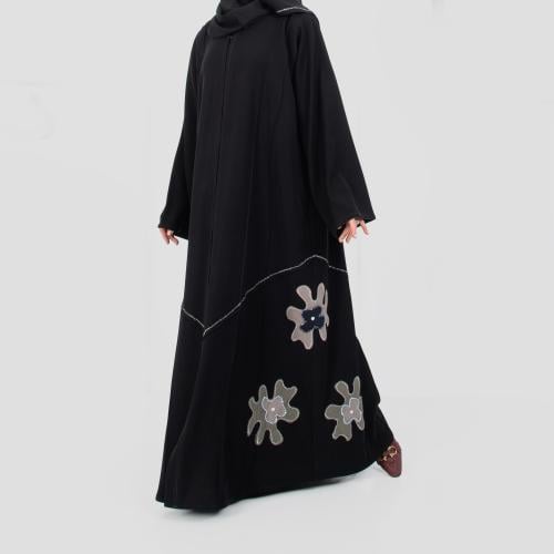 عباية ناعمة من الحرير مطرزة