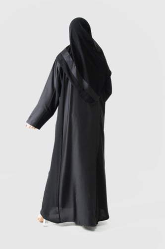 عباية ناعمة حرير مضاف لها قماش الساتان