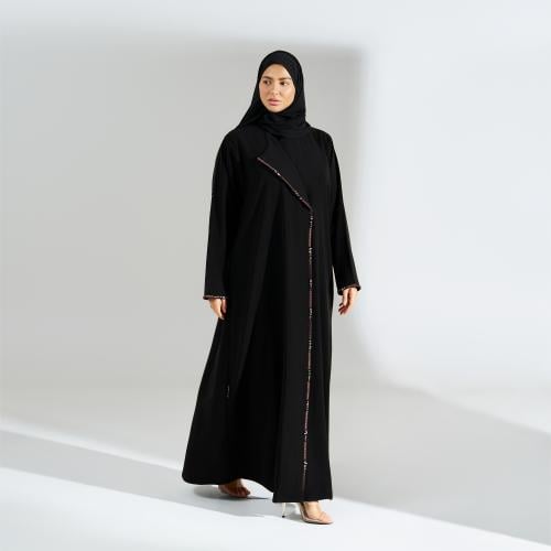 عباية كريب سوداء مزينة بتطريز يدوي على الأكمام وال...